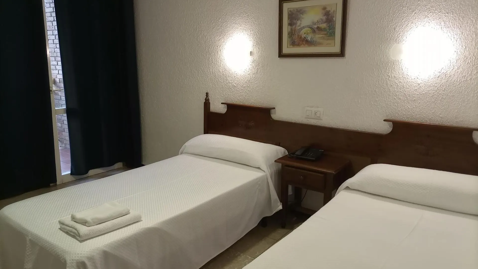 Vintage Hotel Mercedes 滨海略雷特 3*,